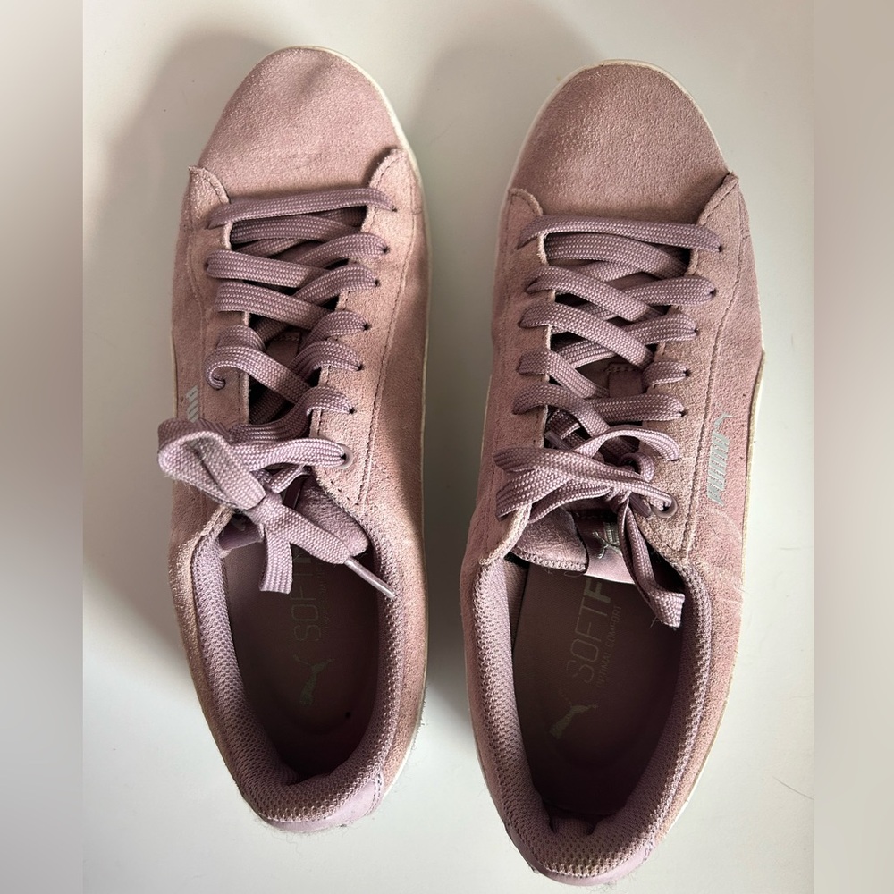 EUC Puma Sneakers
